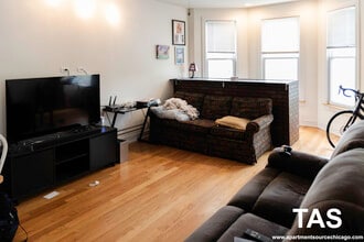 3023 N Oakley Ave, Unit 2 in Chicago, IL - Building Photo - Building Photo