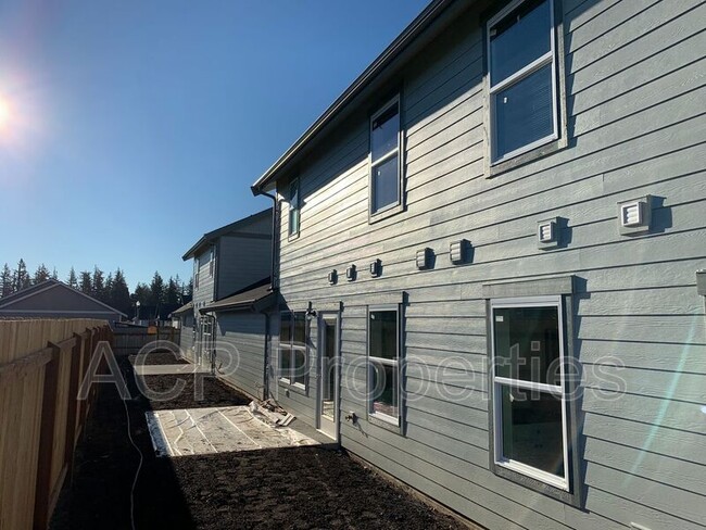 2010 Aaron Dr in Lynden, WA - Building Photo - Building Photo