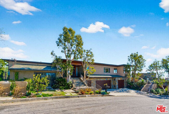 1120 El Medio Ave in Los Angeles, CA - Building Photo - Building Photo