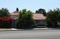 16682 Goldenwest St in Huntington Beach, CA - Foto de edificio - Building Photo