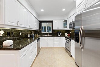 290 Tropic Dr in Lauderdale-by-the-Sea, FL - Building Photo - Building Photo