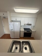 215 N King St in Honolulu, HI - Foto de edificio - Building Photo