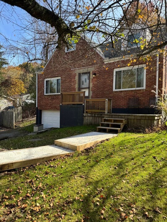828 Hulton Rd in Verona, PA - Building Photo