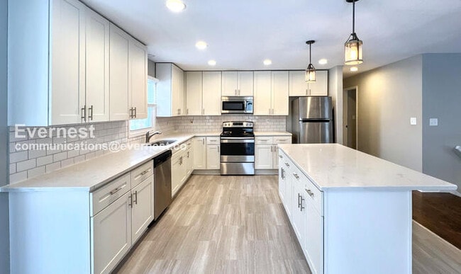 13020 Corrington Ave in Grandview, MO - Building Photo - Building Photo