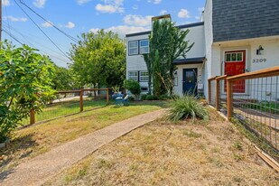 3211 Northeast Dr in Austin, TX - Building Photo