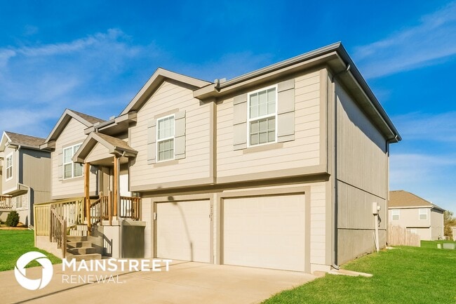 21715 Westover Rd in Peculiar, MO - Building Photo - Building Photo