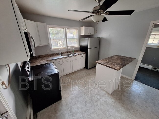 114 S Cedar St in Washington, IL - Building Photo - Building Photo