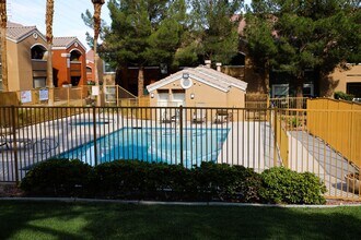 8101 W Flamingo Rd in Las Vegas, NV - Building Photo - Building Photo