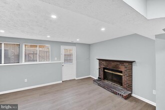 6317 Betsy Ross Ct in Centreville, VA - Building Photo - Building Photo