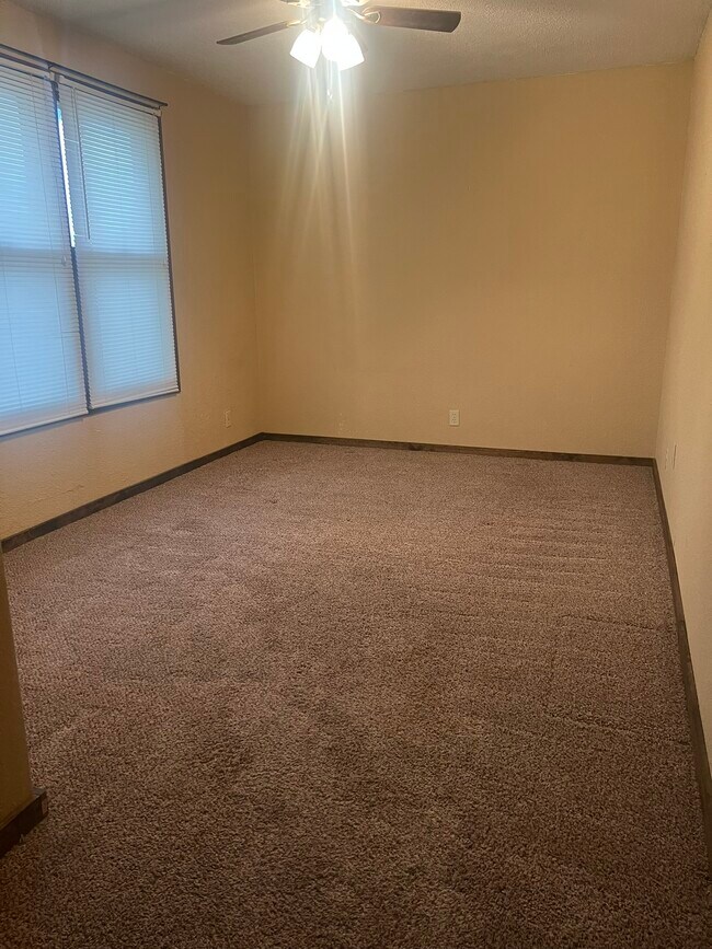 106 N 3rd St in Conway Springs, KS - Building Photo - Building Photo