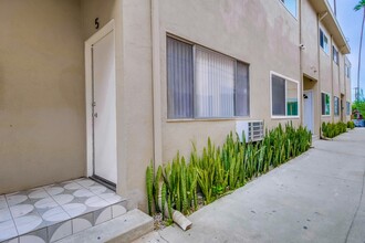 437-441 W. Queen St. in Inglewood, CA - Foto de edificio - Building Photo