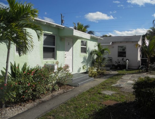 424 Valley Forge Rd in West Palm Beach, FL - Building Photo - Building Photo