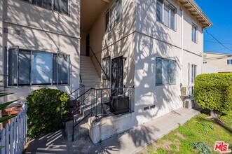 11825 Iowa Ave in Los Angeles, CA - Building Photo - Building Photo