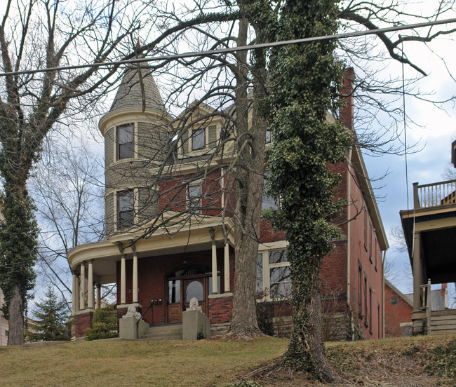 2330 Ashland Ave in Cincinnati, OH - Building Photo - Building Photo