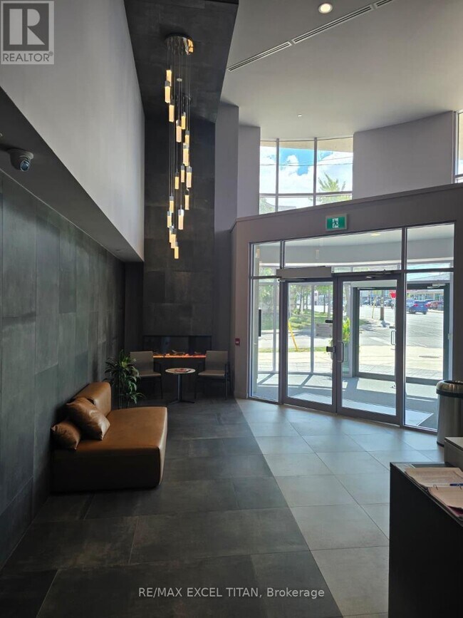 2433 Dufferin St in Toronto, ON - Building Photo - Building Photo