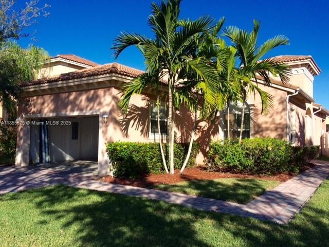 1211 NE 37th Ave in Homestead, FL - Foto de edificio