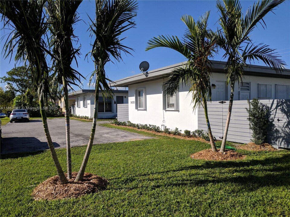 14154 SW 88th Ave in Palmetto Bay, FL - Building Photo