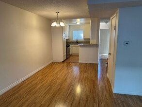 727 E Tujunga Ave in Burbank, CA - Building Photo - Building Photo