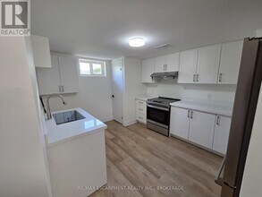 12 Ferndale Ave in St Catharines, ON - Building Photo - Building Photo