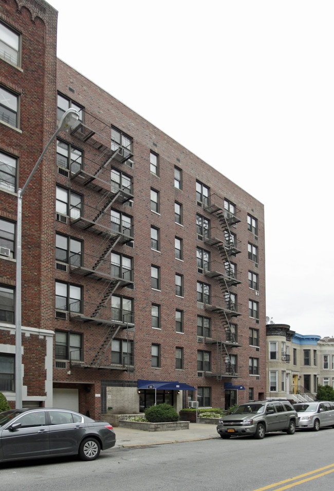 353 Bay Ridge Pky in Brooklyn, NY - Foto de edificio - Building Photo