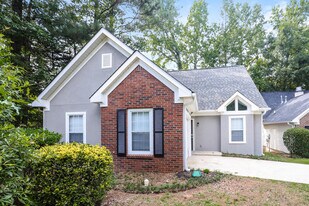 719 S Fairfield Dr in Peachtree City, GA - Building Photo