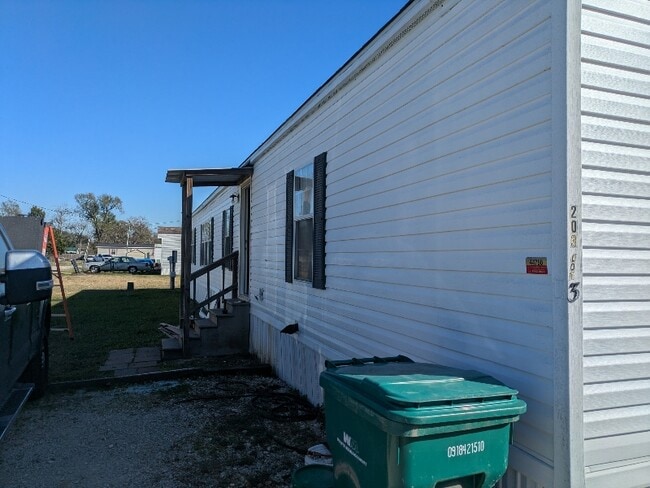 property at 203 E Lincoln St