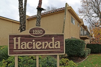 Hacienda Apartments in Yuba City, CA - Building Photo - Building Photo