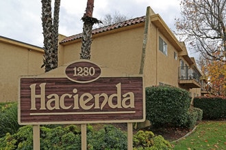 Hacienda Apartments in Yuba City, CA - Foto de edificio - Building Photo