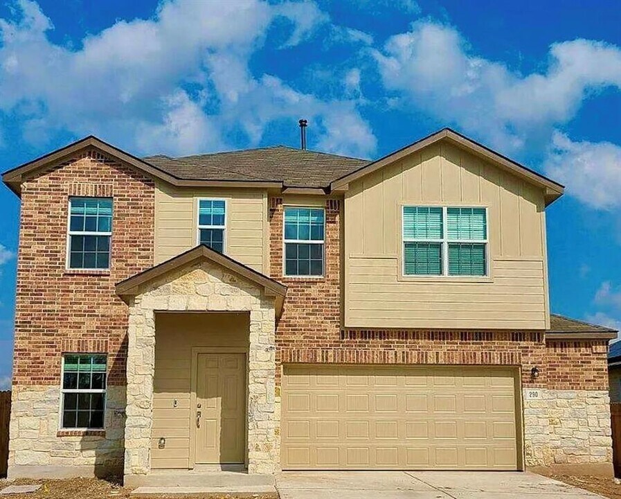290 Silver Glen Dr in Niederwald, TX - Building Photo