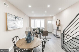 1828 Hoffman St in Philadelphia, PA - Foto de edificio - Building Photo