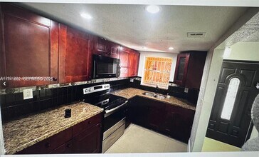 4372 W 11th Ln in Hialeah, FL - Building Photo - Building Photo