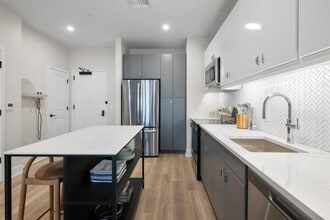 The District at 15Fifteen in Parsippany, NJ - Foto de edificio - Building Photo