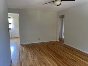 30 Lawrence Dr in White Plains, NY - Building Photo - Building Photo