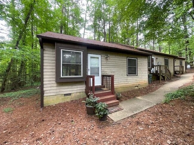 property at 907 W Chatham St