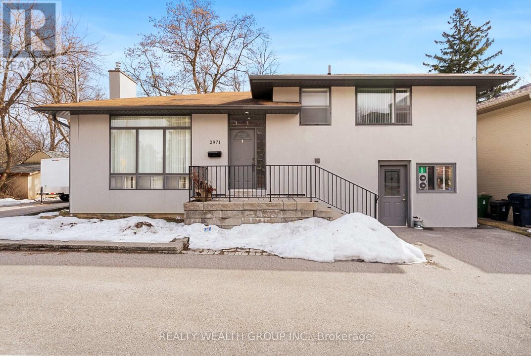 2971 Sheppard Ave E in Toronto, ON - Building Photo