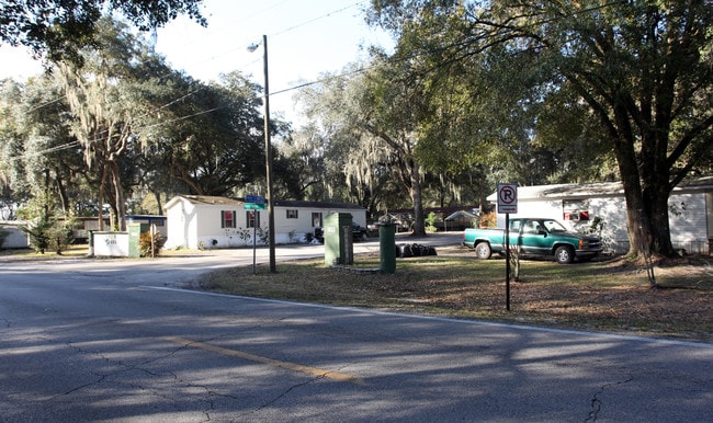 Speer Mobile Home Park in Plant City, FL - Building Photo - Building Photo