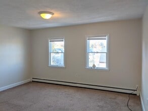 714 Broadway, Unit 4 in Somerville, MA - Foto de edificio - Building Photo
