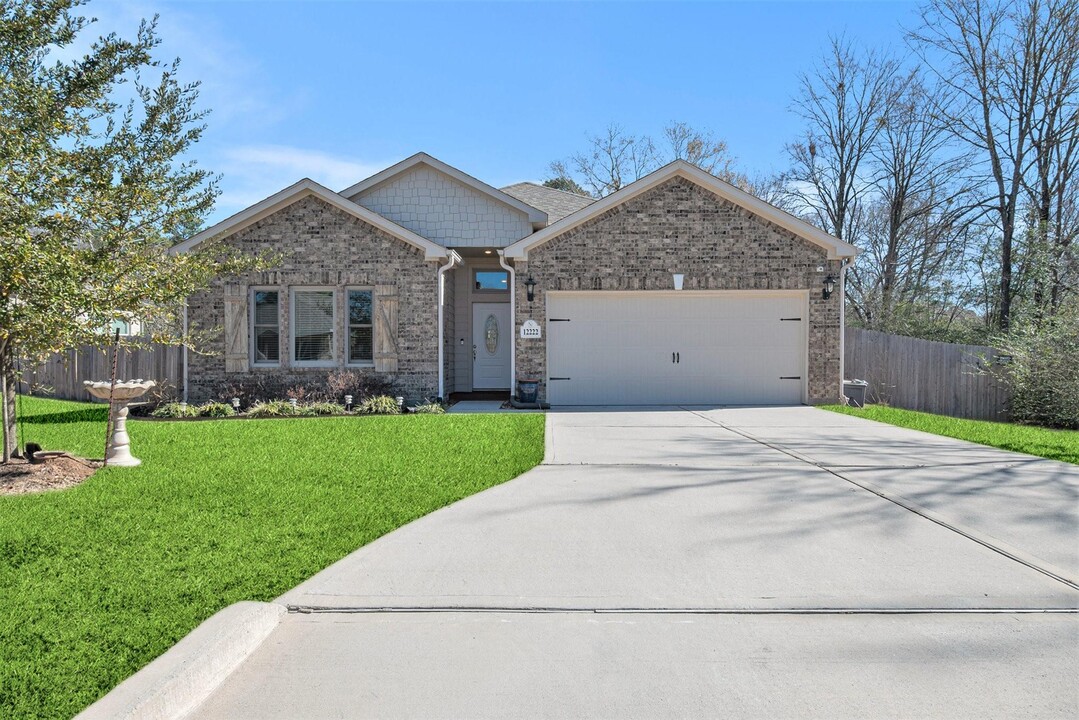 12222 Lake Conroe Hills Dr in Willis, TX - Building Photo