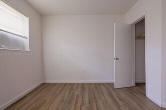 13651 SW 268th St, Unit 8 in Homestead, FL - Building Photo - Building Photo