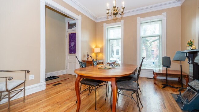 1251 N Hoyne Ave in Chicago, IL - Building Photo - Building Photo
