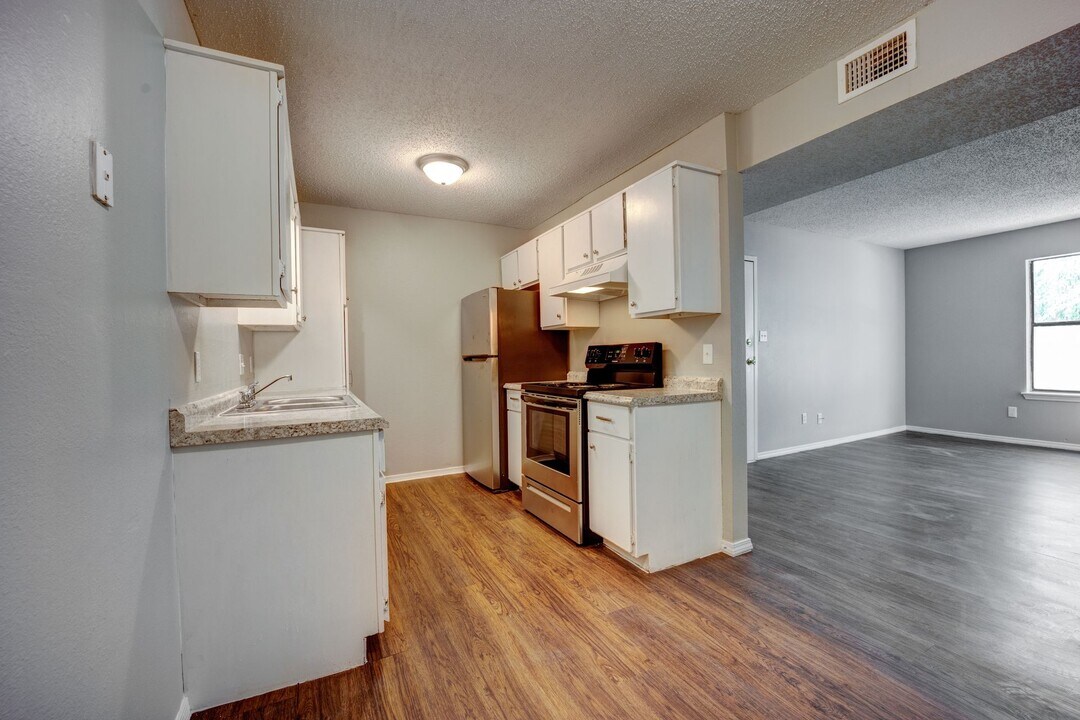 Ramsey Square Apartments in Fort Smith, AR - Building Photo