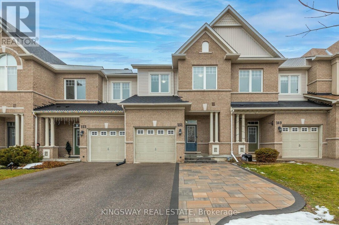 151 Courtland Crescent in Newmarket, ON - Building Photo