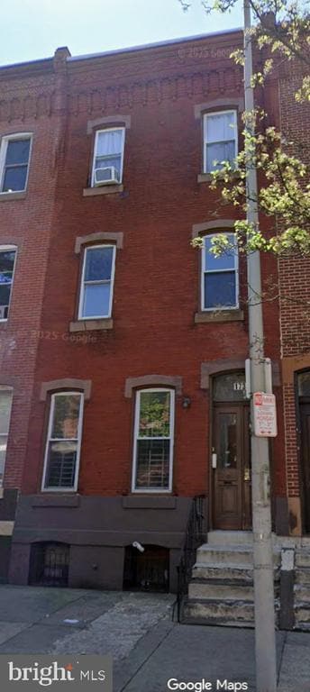 property at 1732 W Diamond St