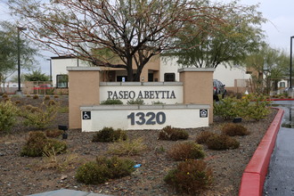 Paseo Abeytia in Phoenix, AZ - Foto de edificio - Building Photo