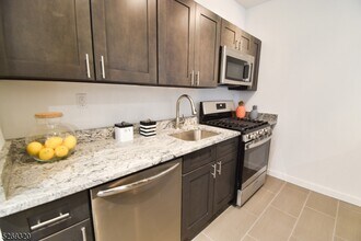 100 Evergreen Pl in East Orange, NJ - Building Photo - Building Photo