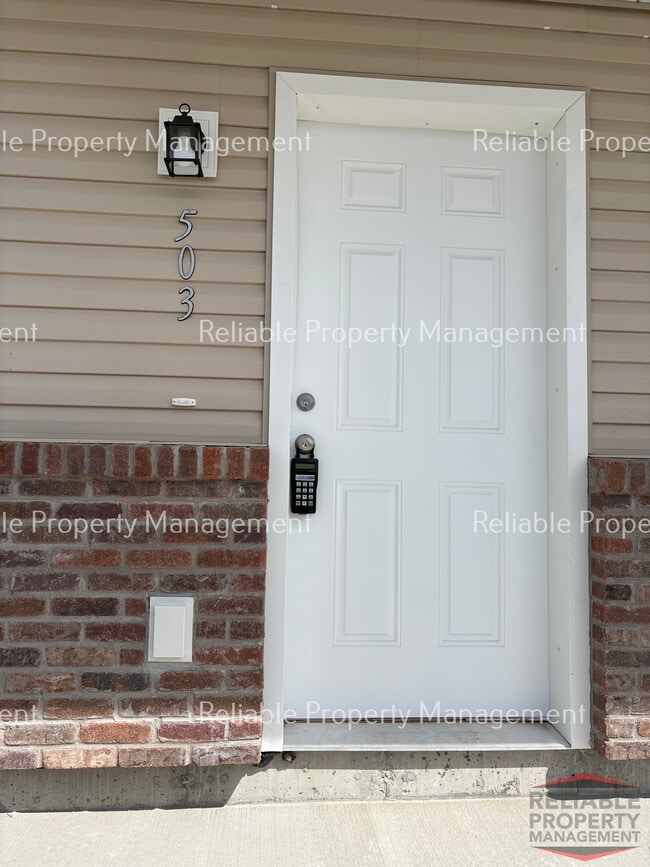 property at 2015 Lawrence Ln