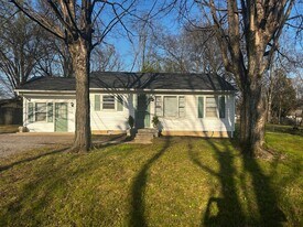 502 Harpeth Dr in Franklin, TN - Building Photo