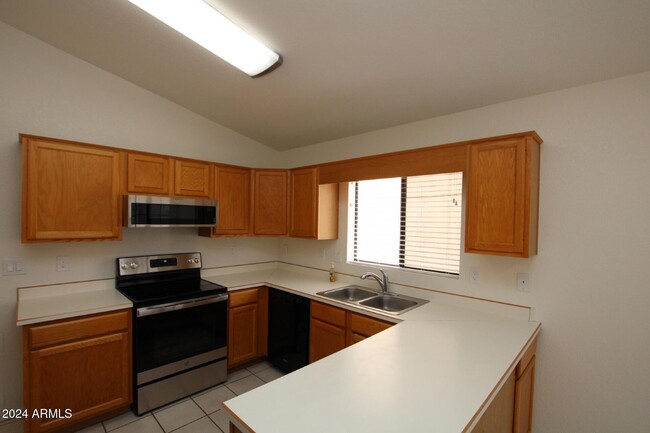 4520 E Wildwood Dr in Phoenix, AZ - Building Photo - Building Photo