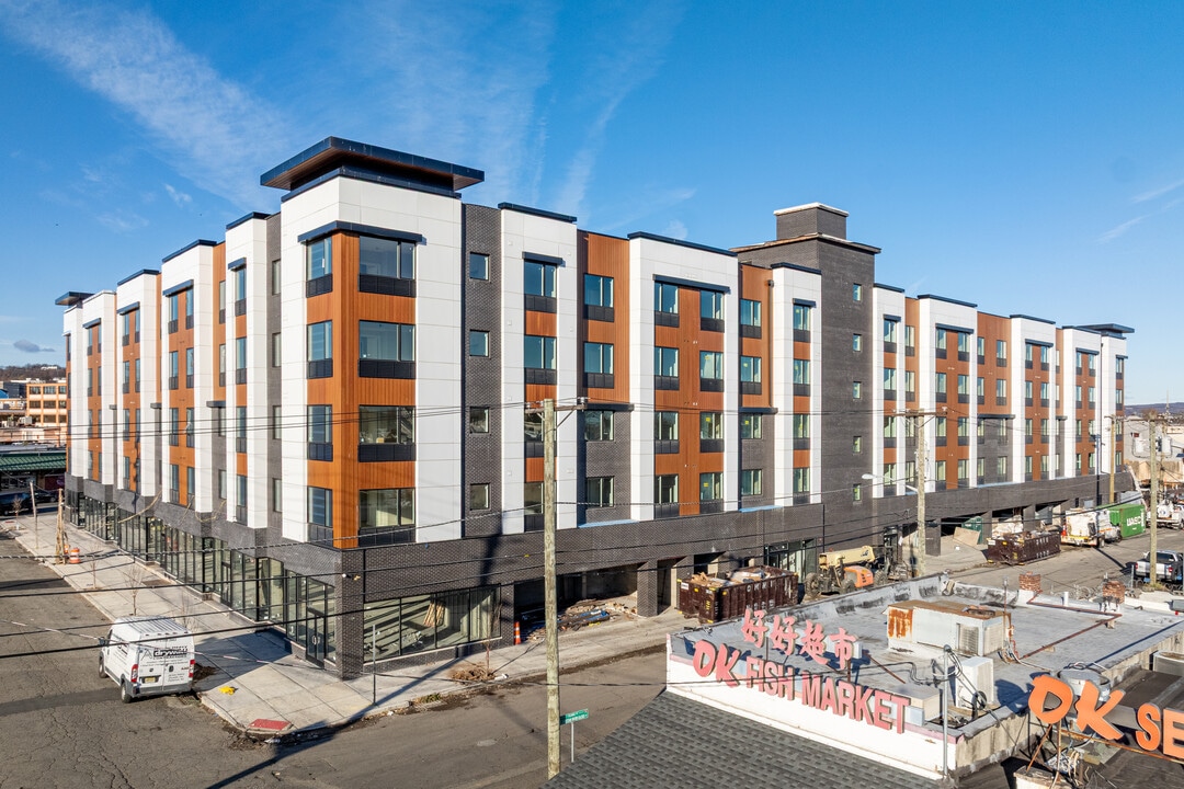 Lakeview Apartments in Paterson, NJ - Building Photo