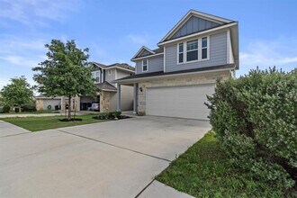 124 Oakstone Dr in Andice, TX - Building Photo - Building Photo
